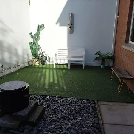 Belfast Base Will Be A Pleasure! Apartment Exterior photo